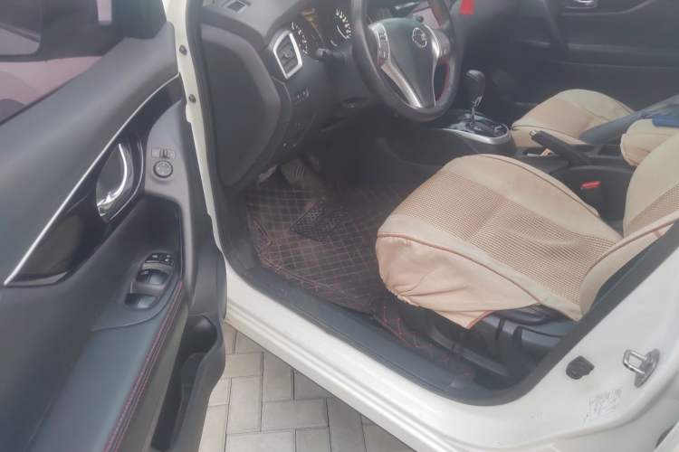 Used Nissan Qashqai 2016 2.0L CVT Leading Edition Interior 3