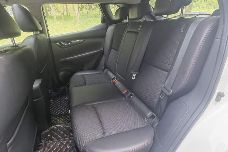 Used Nissan Qashqai 2016 2.0L CVT Luxury Edition Interior 3