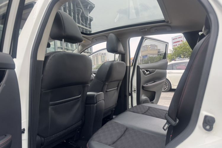 Used Nissan Qashqai 2016 2.0L CVT Luxury Edition Interior 3