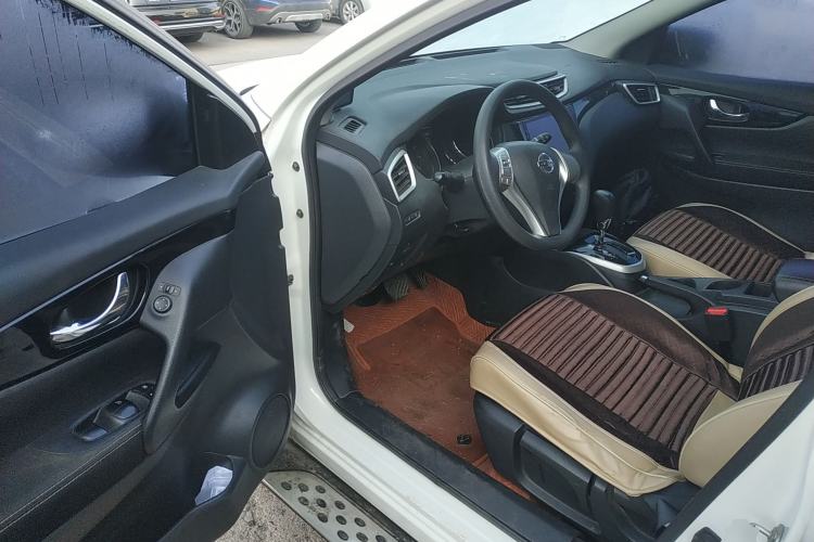 Used Nissan Qashqai 2016 2.0L CVT Elite Edition Interior 3