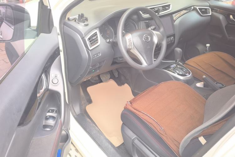 Used Nissan Qashqai 2016 2.0L CVT Elite Edition Interior 3