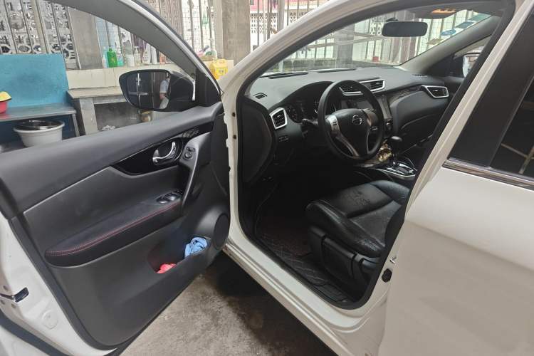 Used Nissan Qashqai 2016 2.0L CVT Elite Edition Interior 3