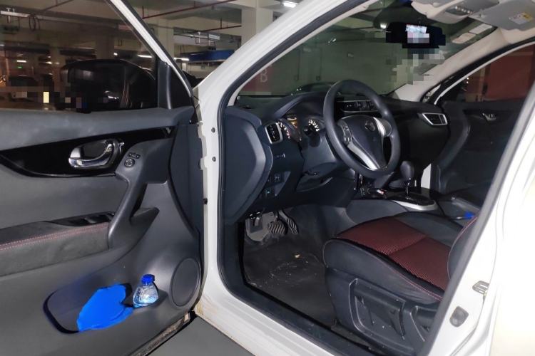 Used Nissan Qashqai 2016 2.0L CVT Elite Edition Interior 3