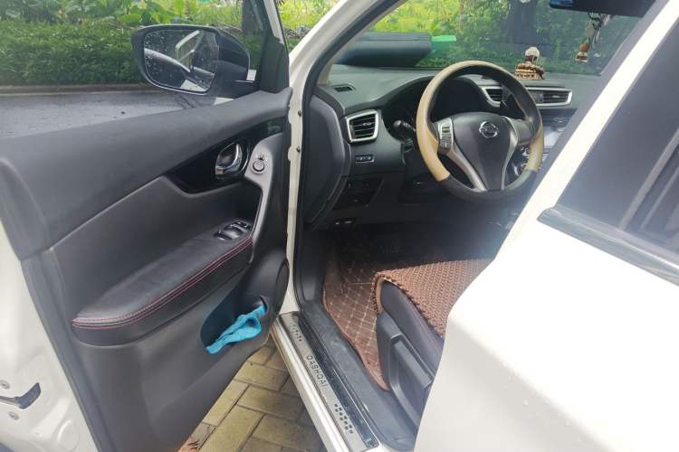 Used Nissan Qashqai 2016 2.0L CVT Elite Edition Interior 3