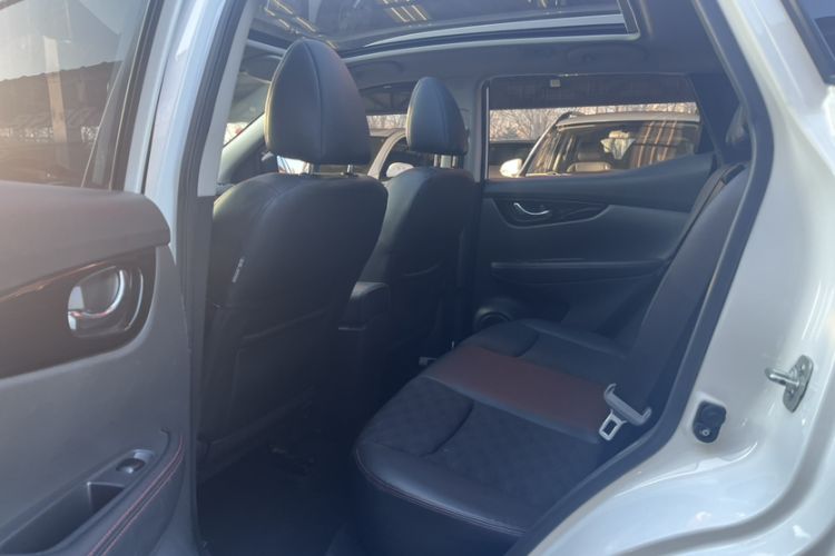 Used Nissan Qashqai 2016 2.0L CVT Luxury Edition Interior 3