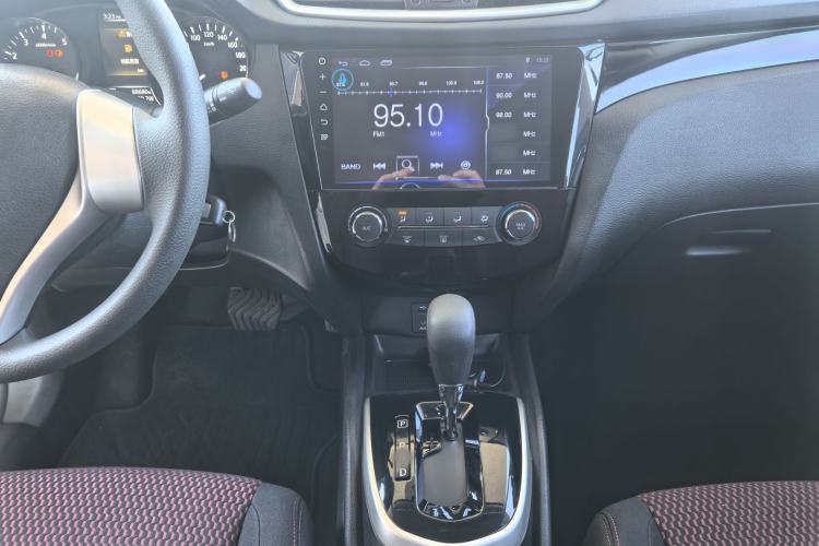 Used Nissan Qashqai 2016 2.0L CVT Elite Edition Interior 3