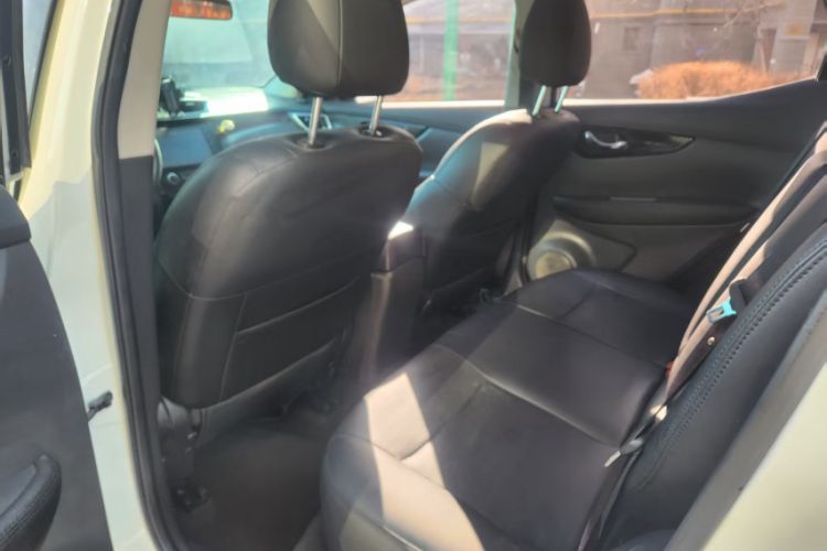 Used Nissan Qashqai 2016 2.0L CVT Elite Edition Interior 3