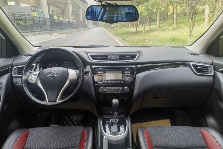 Used Nissan Qashqai 2016 2.0L CVT Luxury Edition Interior 4