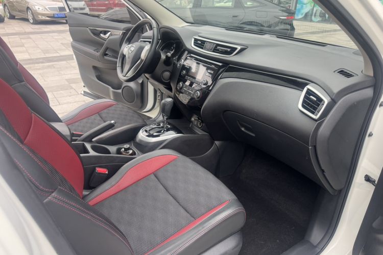 Used Nissan Qashqai 2016 2.0L CVT Luxury Edition Interior 4