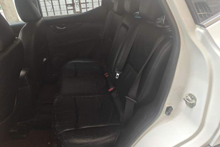 Used Nissan Qashqai 2016 2.0L CVT Elite Edition Interior 4