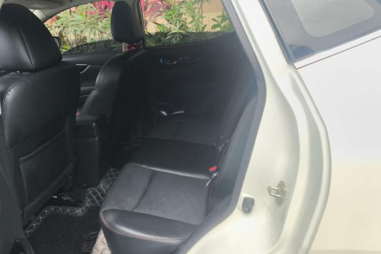 Used Nissan Qashqai 2016 2.0L CVT Luxury Edition Interior 4