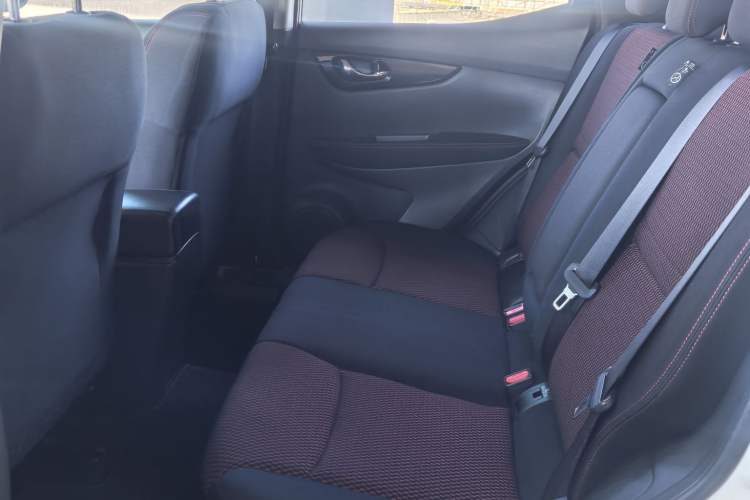 Used Nissan Qashqai 2016 2.0L CVT Elite Edition Interior 5
