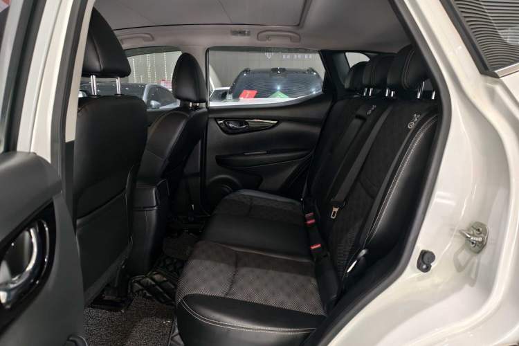 Used Nissan Qashqai 2016 2.0L CVT Luxury Edition Interior 8