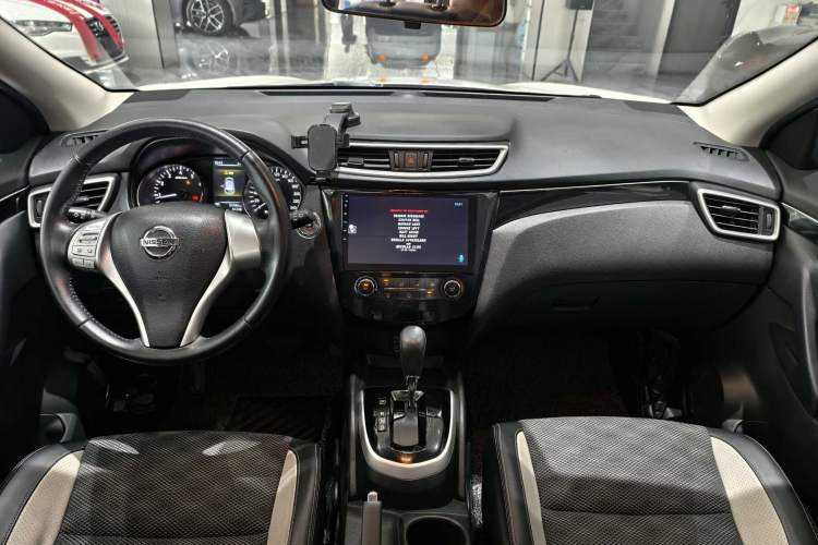 Used Nissan Qashqai 2016 2.0L CVT Luxury Edition Interior 9