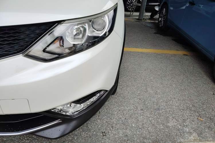 Used Nissan Qashqai 2016 2.0L CVT Elite Edition Left Front Headlight