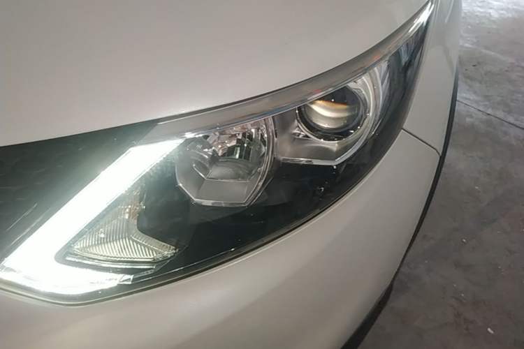 Used Nissan Qashqai 2016 2.0L CVT Elite Edition Left Front Headlight