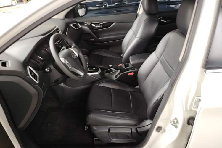 Used Nissan Qashqai 2016 2.0L CVT Elite Edition Left Front Seat