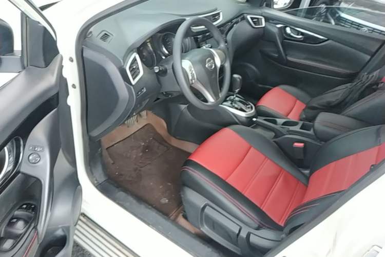 Used Nissan Qashqai 2016 2.0L CVT Elite Edition Left Front Seat