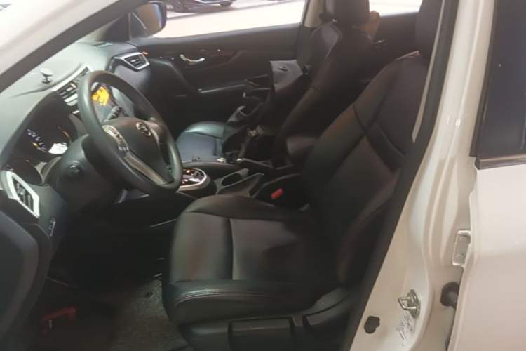 Used Nissan Qashqai 2016 2.0L CVT Elite Edition Left Front Seat