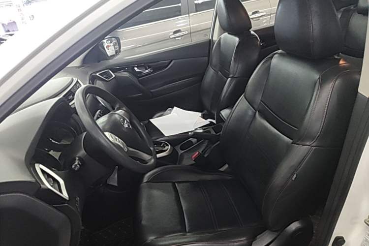 Used Nissan Qashqai 2016 2.0L CVT Elite Edition Left Front Seat