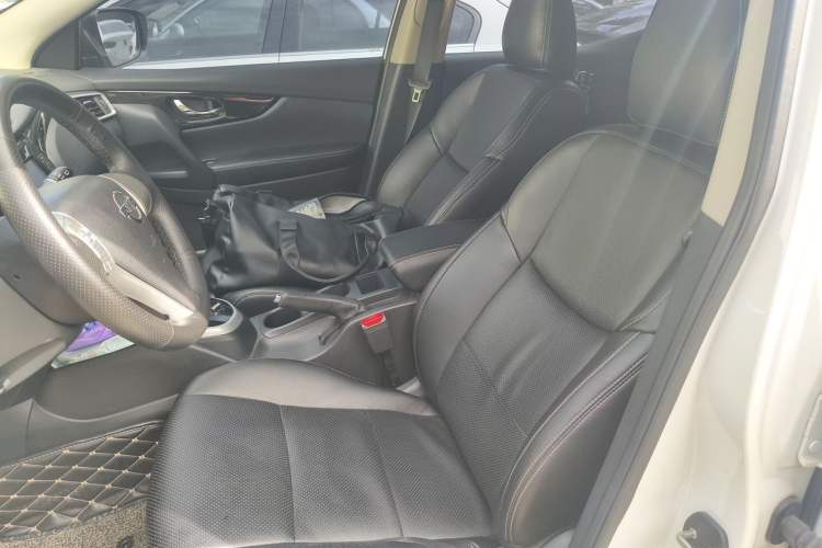Used Nissan Qashqai 2016 2.0L CVT Elite Edition Left Front Seat