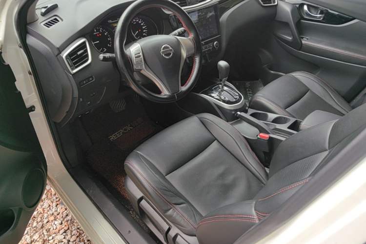 Used Nissan Qashqai 2016 2.0L CVT Elite Edition Left Front Seat