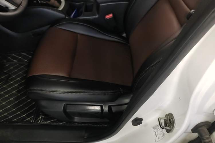 Used Nissan Qashqai 2016 2.0L CVT Elite Edition Left Front Seat
