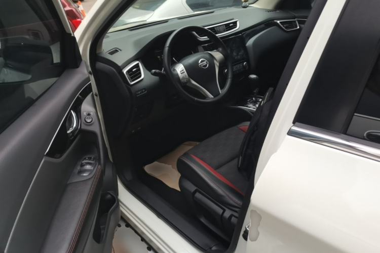 Used Nissan Qashqai 2016 2.0L CVT Luxury Edition Left Front Seat