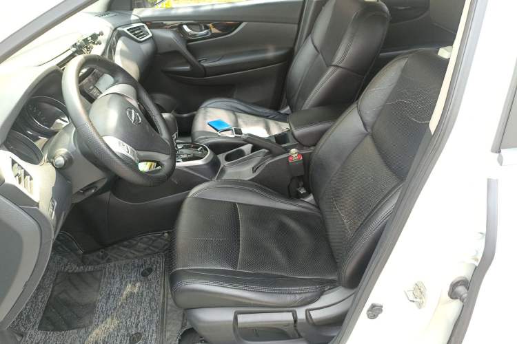 Used Nissan Qashqai 2016 2.0L CVT Elite Edition Left Front Seat