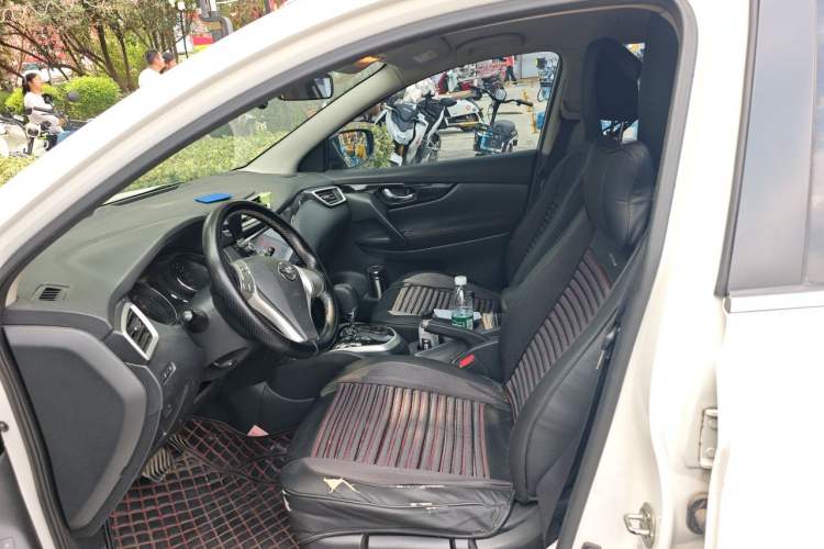 Used Nissan Qashqai 2016 2.0L CVT Elite Edition Left Front Seat