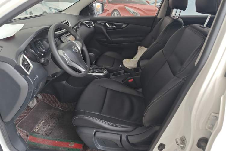 Used Nissan Qashqai 2016 2.0L CVT Elite Edition Left Front Seat