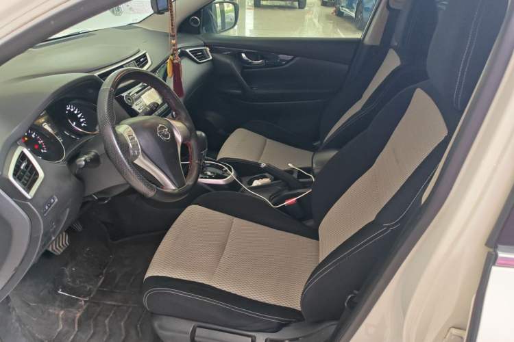 Used Nissan Qashqai 2016 2.0L CVT Elite Edition Left Front Seat