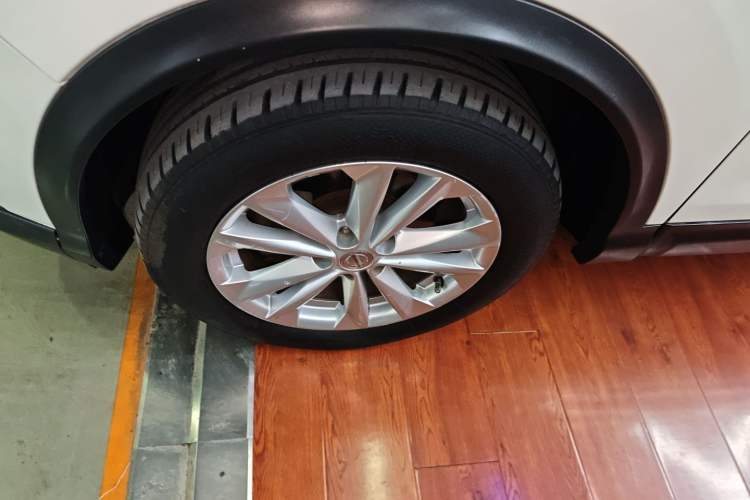Used Nissan Qashqai 2016 2.0L CVT Elite Edition Left Front Wheel Hub