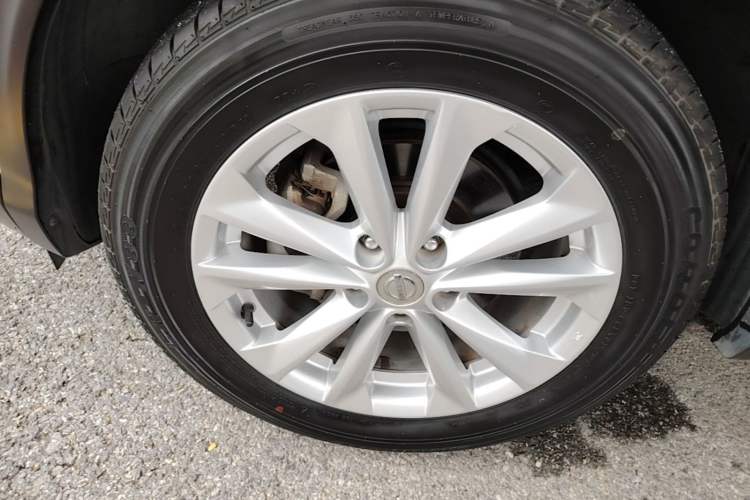 Used Nissan Qashqai 2016 2.0L CVT Elite Edition Left Front Wheel Hub