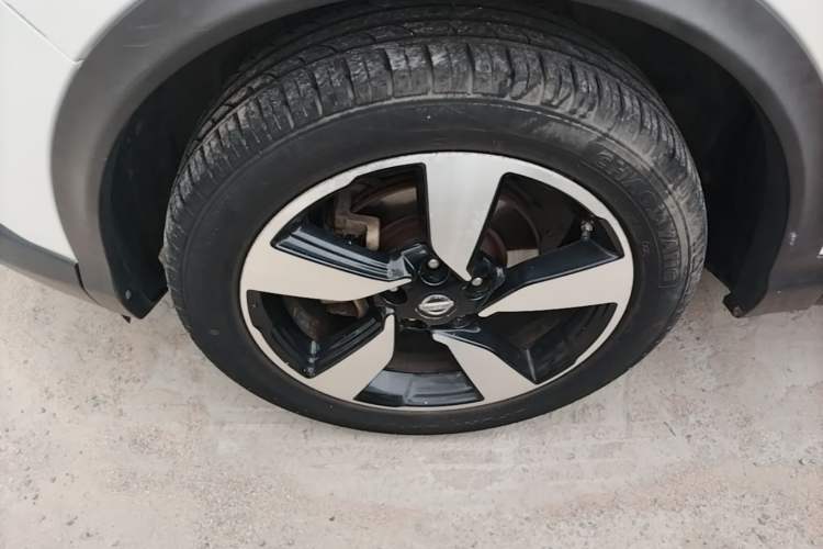 Used Nissan Qashqai 2016 2.0L CVT Luxury Edition Left Front Wheel Hub