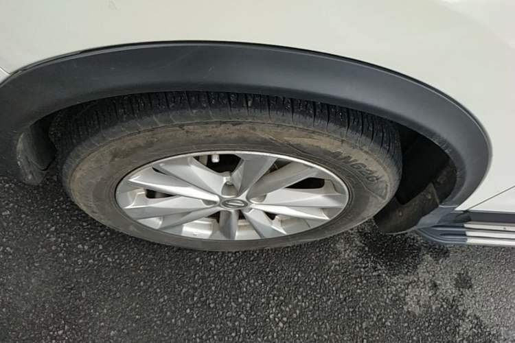 Used Nissan Qashqai 2016 2.0L CVT Elite Edition Left Front Wheel Hub