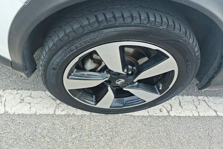 Used Nissan Qashqai 2016 2.0L CVT Luxury Edition Left Front Wheel Hub