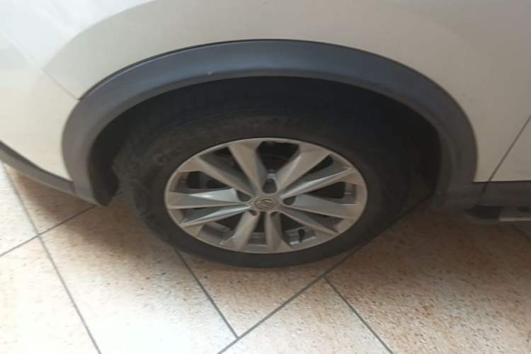 Used Nissan Qashqai 2016 2.0L CVT Elite Edition Left Front Wheel Hub