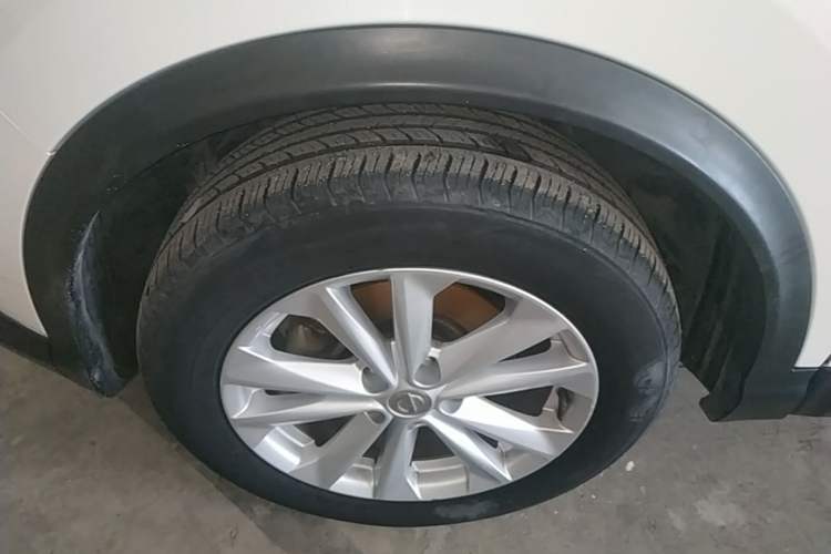 Used Nissan Qashqai 2016 2.0L CVT Elite Edition Left Front Wheel Hub