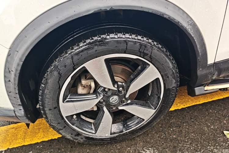 Used Nissan Qashqai 2016 2.0L CVT Luxury Edition Left Front Wheel Hub