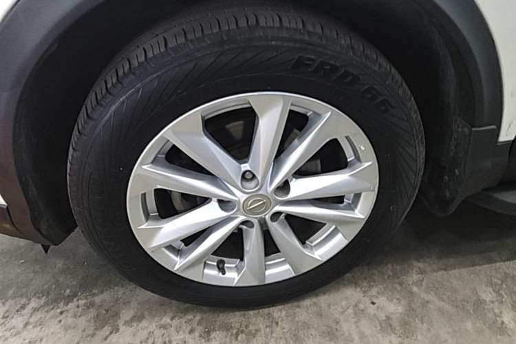 Used Nissan Qashqai 2016 2.0L CVT Elite Edition Left Front Wheel Hub