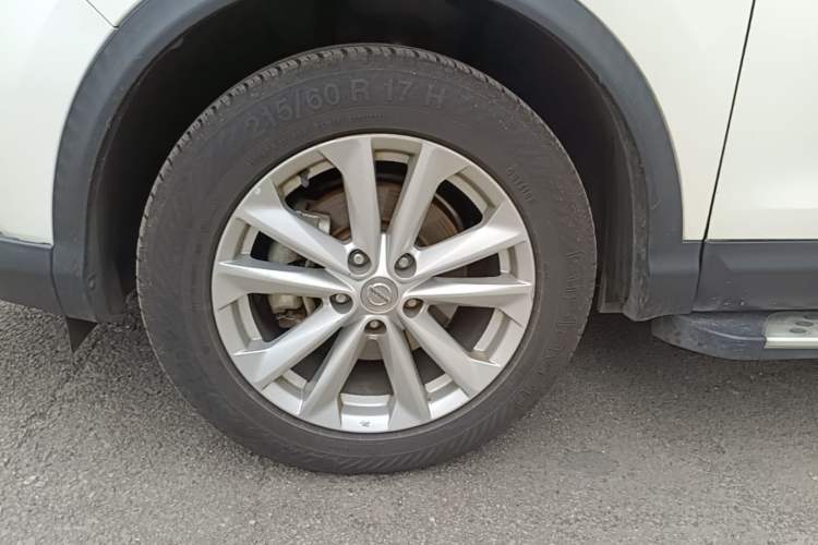Used Nissan Qashqai 2016 2.0L CVT Elite Edition Left Front Wheel Hub