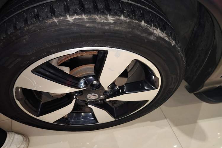 Used Nissan Qashqai 2016 2.0L CVT Luxury Edition Left Front Wheel Hub