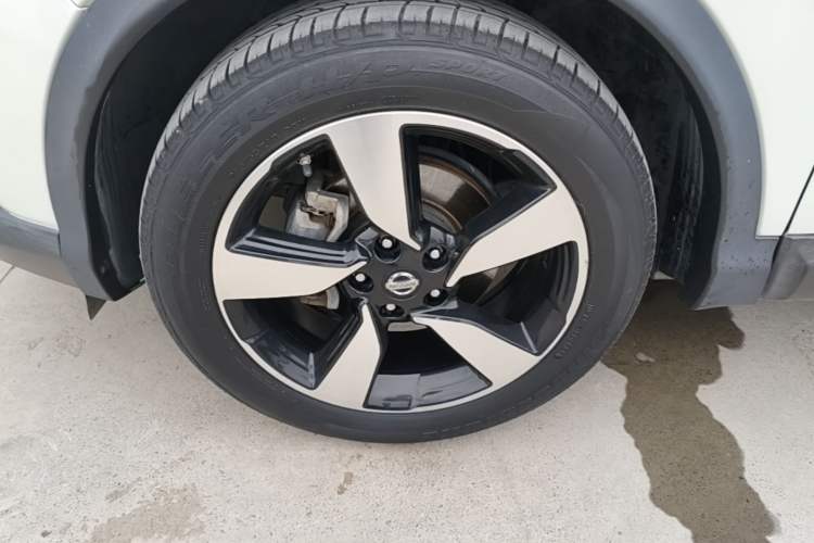 Used Nissan Qashqai 2016 2.0L CVT Luxury Edition Left Front Wheel Hub