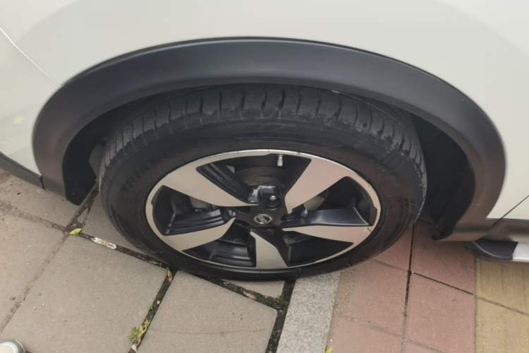 Used Nissan Qashqai 2016 2.0L CVT Luxury Edition Left Front Wheel Hub