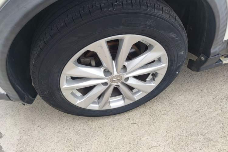 Used Nissan Qashqai 2016 2.0L CVT Elite Edition Left Front Wheel Hub