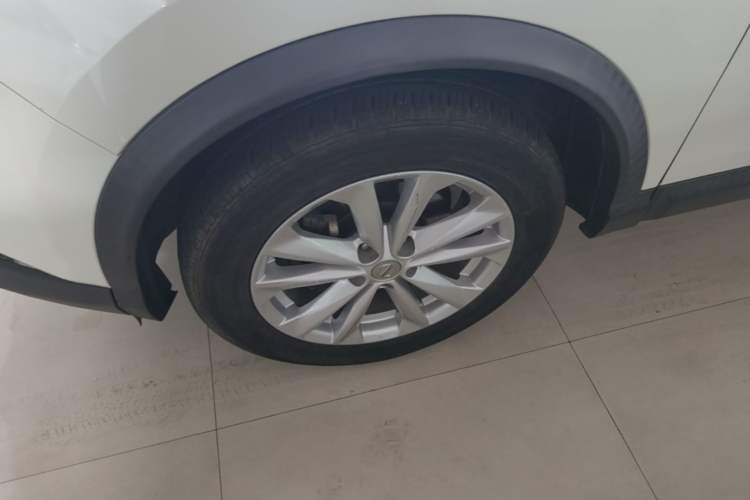 Used Nissan Qashqai 2016 2.0L CVT Elite Edition Left Front Wheel Hub