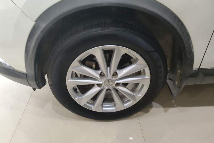 Used Nissan Qashqai 2016 2.0L CVT Elite Edition Left Front Wheel Hub