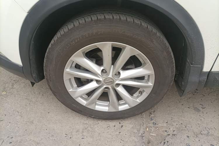 Used Nissan Qashqai 2016 2.0L CVT Elite Edition Left Front Wheel Hub