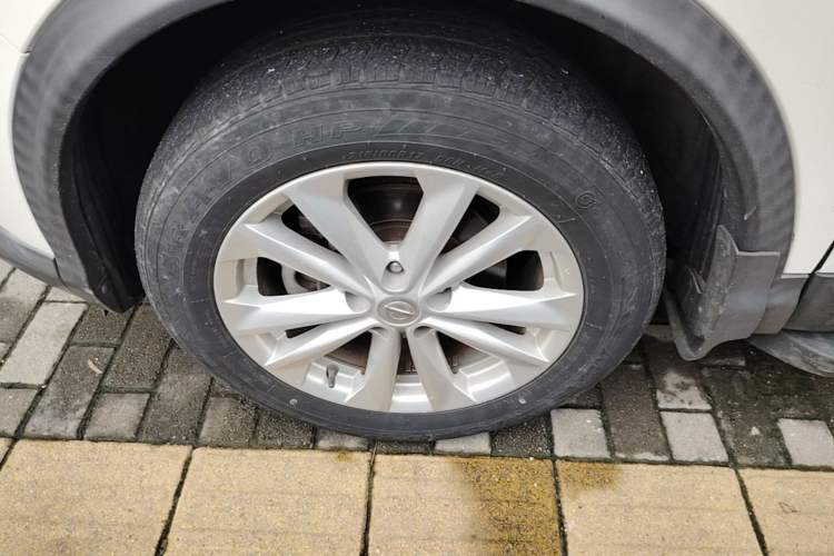 Used Nissan Qashqai 2016 2.0L CVT Elite Edition Left Front Wheel Hub